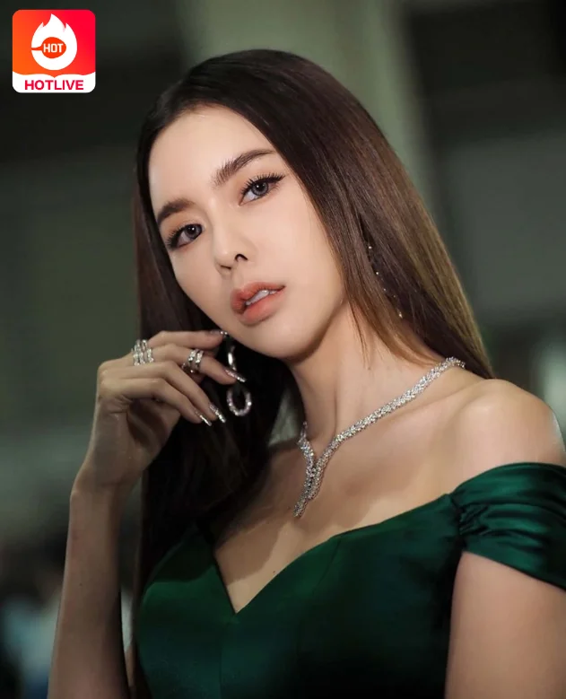 Ice Preechaya Pongthananikorn (ไอซ์ ปรีชญา พงษ์ธนานิกร): A rising star and actress in the world of Thai entertainment 2023 10 - TH LIVE Ice Preechaya-thailive