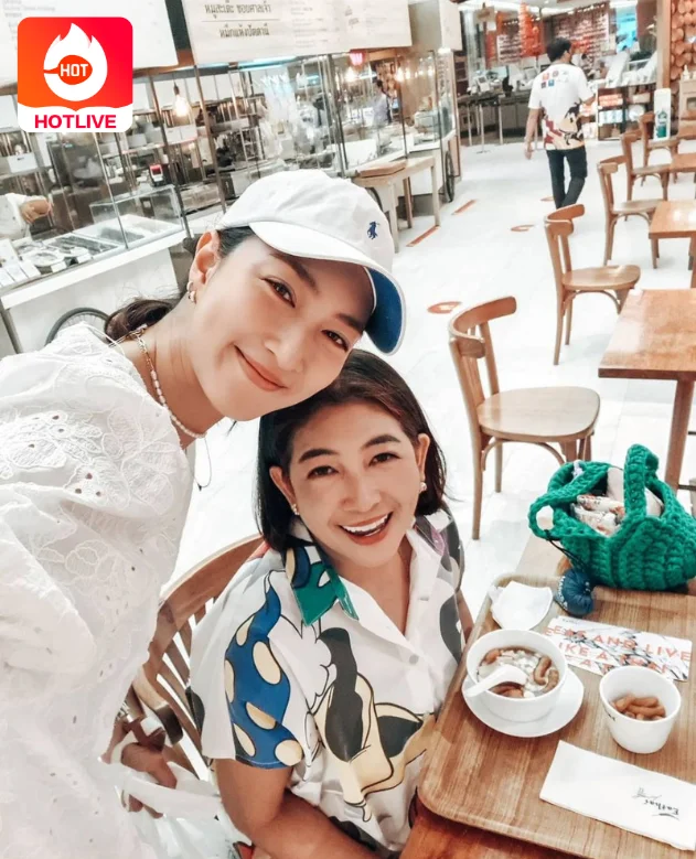 Khemanit Jamikorn-hotlive