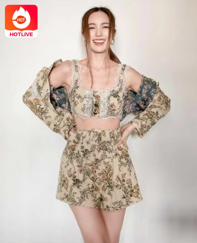 บัว นลินทิพย์-hotlive 